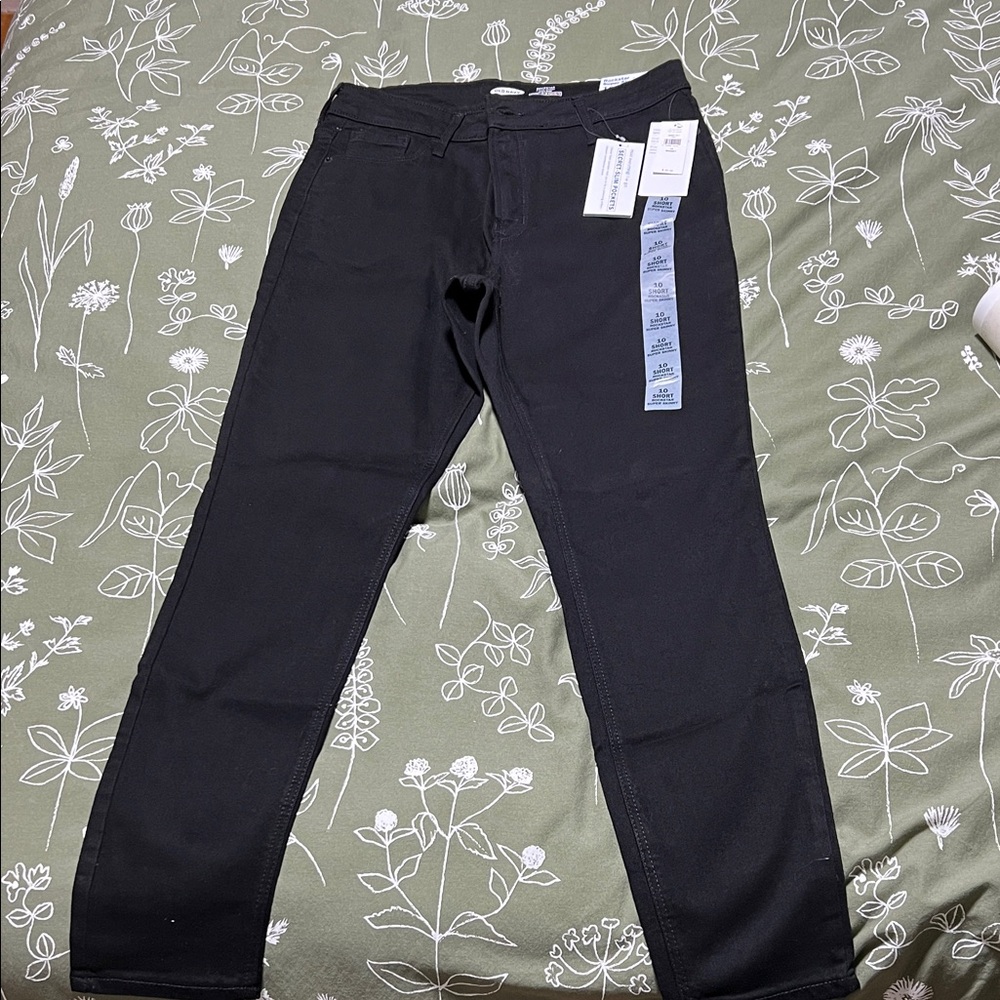 * NWT* Old Navy Women's Black “Rockstar Super Skinny” Skinny Jeans